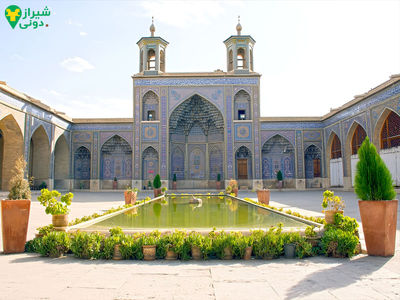 حیاط، حوض و آرامش صحن مسجد نصیرالملک