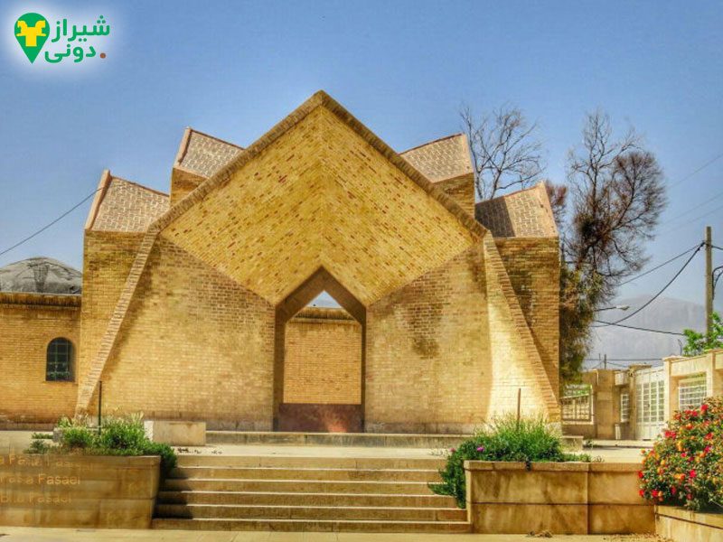 مقبره میرزا احمد نی‌ریزی در شهر نی ریز