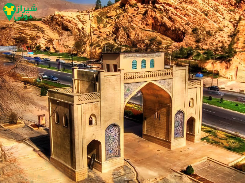 دروازه قرآن سازه‌ ای تاریخی در ورودی شهر شیراز